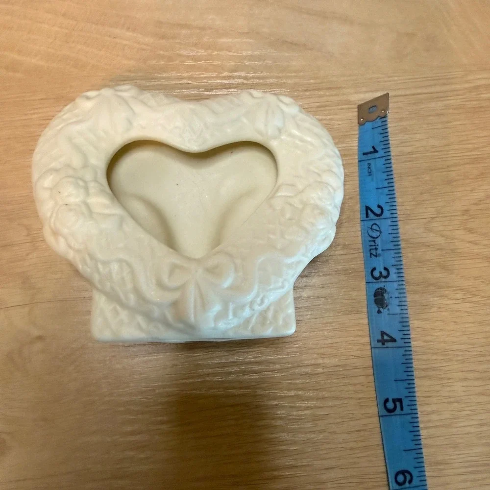 Vintage Style Cream Heart Ceramic Picture Frame Embossed Roses Bows Table 4x4.5